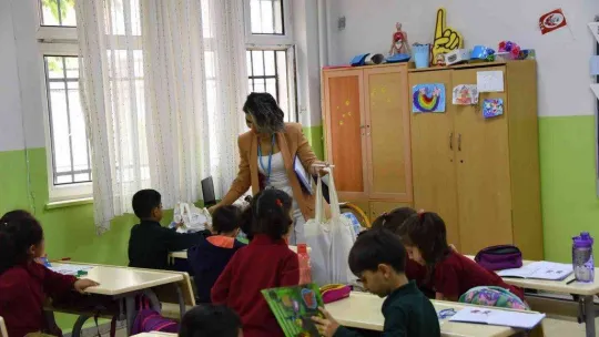 Kadıköy Belediyesi'nden 3 bin 500 öğrenciye kırtasiye desteği