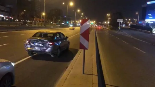 Kadıköy D-100 Kara Yolu'nda 2 araç çarpıştı