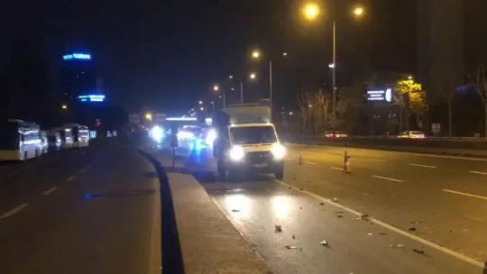 Kadıköy D-100 Kara Yolu'nda 2 araç çarpıştı