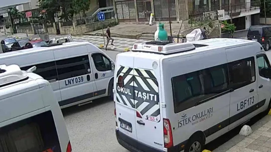 Kadıköy'de 30 yıllık arkadaşına kurşun yağdırdı