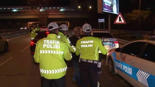 Kadıköy'de alkollü sürücünün arkadaşı: 'Hangi alkol ne alkolü' diyerek tepki gösterdi