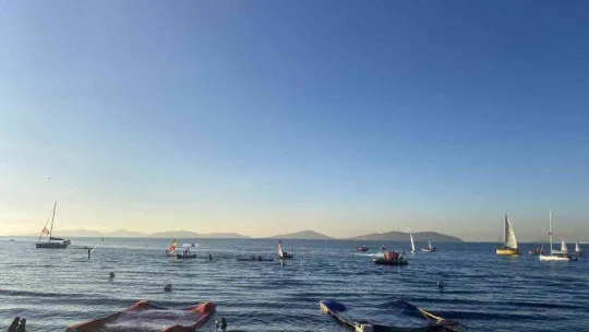 Kadıköy'de binlerce kişilik 'Ata'ya Saygı Zinciri' oluşturuldu