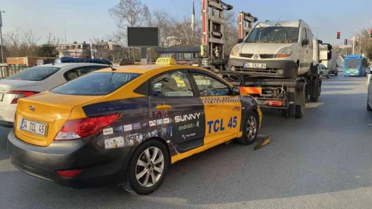 Kadıköy'de çay içerken denetime takılan taksi sürücüsünden ilginç savunma: 'Telefon değil ki bu çay'