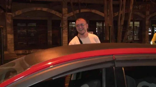 Kadıköy'de denetime takılan korsan taksiciden muhabire ilginç tepki: 'Güleyim mi ağlayayım mı bilemedim'