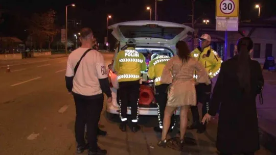 Kadıköy'de denetime takılan korsan taksiciden muhabire ilginç tepki: 'Güleyim mi ağlayayım mı bilemedim'