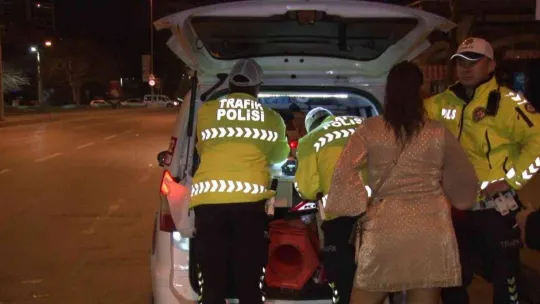 Kadıköy'de denetime takılan korsan taksiciden muhabire ilginç tepki: 'Güleyim mi ağlayayım mı bilemedim'