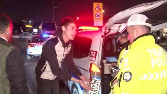 Kadıköy'de denetime takılan plakasız sürücüden şaşırtan tepki: 'Babam görecek'