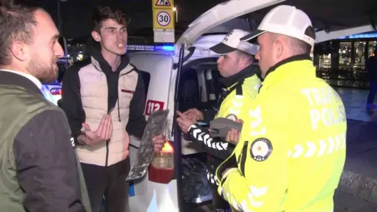 Kadıköy'de denetime takılan plakasız sürücüden şaşırtan tepki: 'Babam görecek'