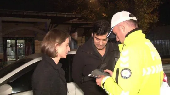 Kadıköy'de denetime takılan şahıstan gazetecilere tepki: 'Siz kimsiniz, beni çekemezsiniz'