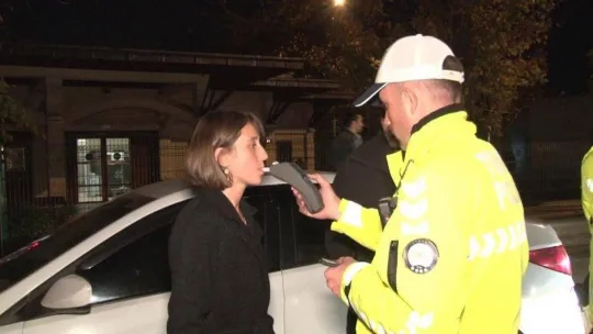 Kadıköy'de denetime takılan şahıstan gazetecilere tepki: 'Siz kimsiniz, beni çekemezsiniz'