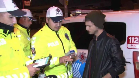 Kadıköy'de denetime takılan şahıstan gazetecilere şaşırtan tepki: 'Sansürleyebilirseniz iyi olur'