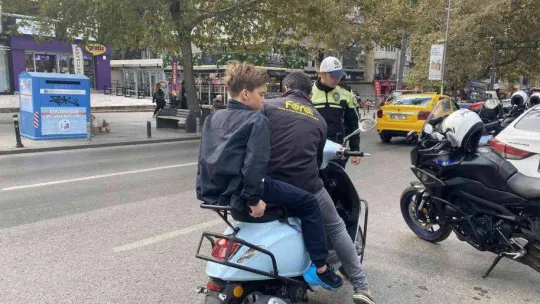 Kadıköy'de elektrikli scooter denetiminde sürücülere ceza yağdı