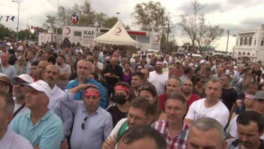 Kadıköy'de emeklilikte yaşa takılanlar eylem yaptı