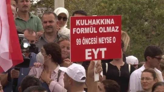 Kadıköy'de emeklilikte yaşa takılanlar eylem yaptı