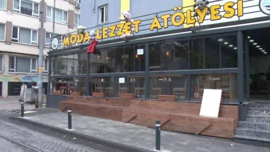 Kadıköy'de fabrika gibi lise: Ekmek üretip, restoran işletiyor ve kahve satıyorlar