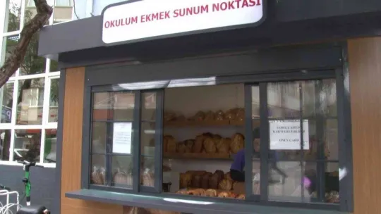 Kadıköy'de fabrika gibi lise: Ekmek üretip, restoran işletiyor ve kahve satıyorlar