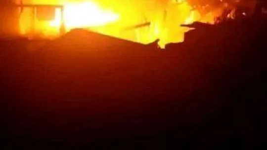 Kadıköy'de gecekonduları alevler sardı: 1 kişi hastaneye kaldırıldı