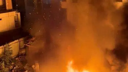 Kadıköy'de gecekonduları alevler sardı: 1 kişi hastaneye kaldırıldı