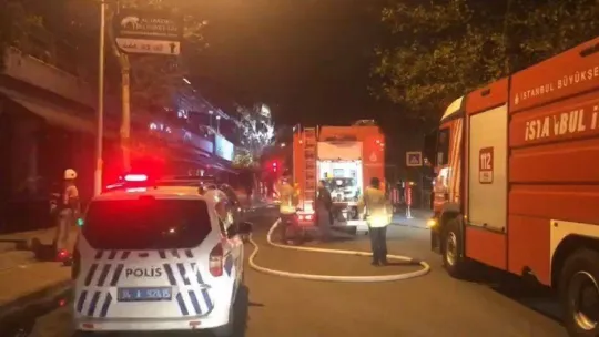 Kadıköy'de korkutan iş yeri yangını