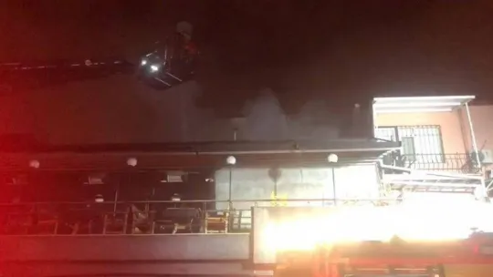 Kadıköy'de korkutan iş yeri yangını