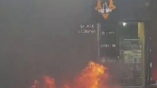 Kadıköy'de seyir halindeki motosiklet alev topuna döndü