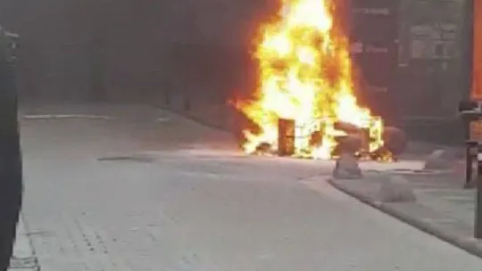 Kadıköy'de seyir halindeki motosiklet alev topuna döndü