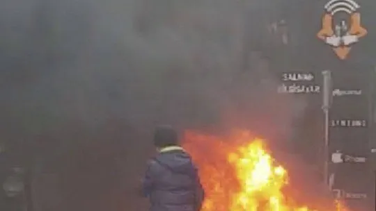 Kadıköy'de seyir halindeki motosiklet alev topuna döndü