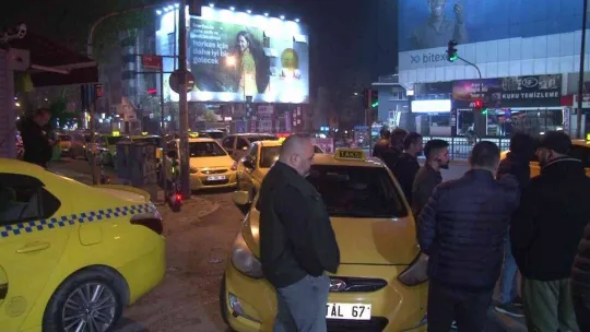Kadıköy'de taksici ile yolcunun ücret tartışmasında kan aktı: 1 yaralı
