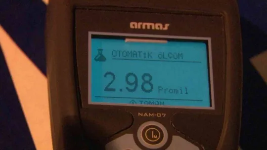 Kadıköy'de trafik denetiminde alkollü çıktı, basın mensuplarına el salladı