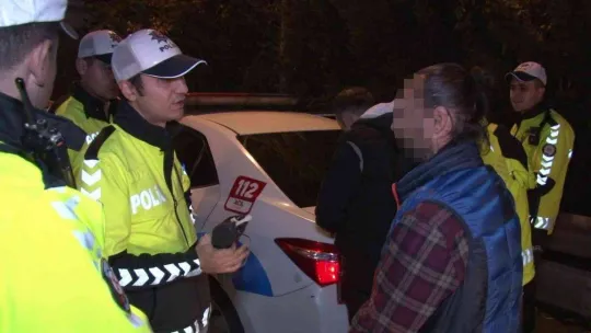 Kadıköy'de trafik denetiminde alkollü çıktı, basın mensuplarına el salladı