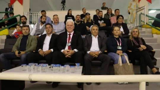 Kadın basketbolcular ilk maçında fark attı