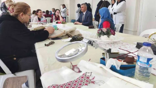 Kadınlar hem eğleniyor hem üretiyor