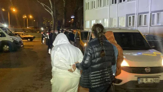 Kadınlara zorla fuhuş yaptıran çete çökertildi