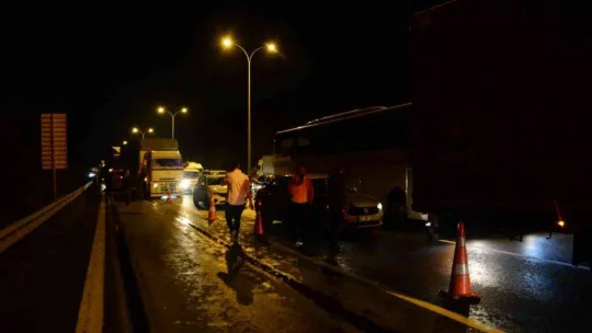 Kağıt gibi ezilen tırda sıkışan sürücüyü kurtarmak için seferber oldular