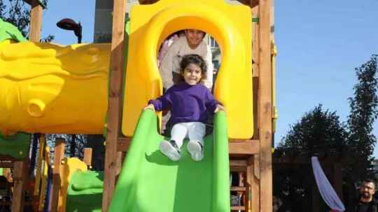 Kağıthane'de 'Halay Sokak Parkı' açıldı