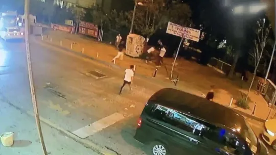 Kağıthane'de alkollü grubun silahlı kavgası kamerada