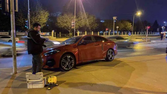 Kağıthane'de kırmızı ışıkta bekleyen lüks araca silahlı saldırı: 1 ölü