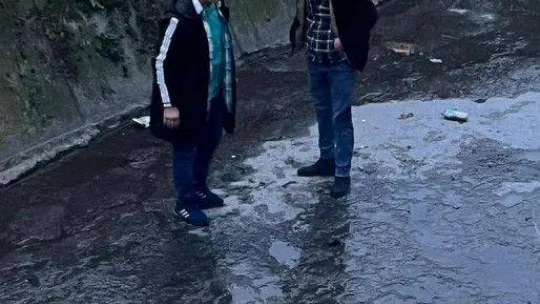 Kağıthane'de otomobil dereye uçtu: 2 yaralı