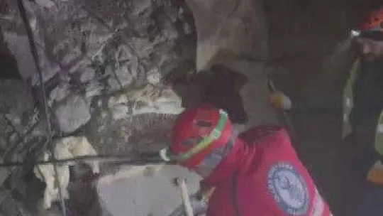 Kahramankazan Belediyesi, deprem bölgesinde enkaz çalışmalarına yardım ediyor