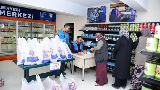 Kahramankazan Belediyesi, ilçedeki gerçek ihtiyaç sahibi 6 bin 522 aileye 20 ton kırmızı et dağıtıyor