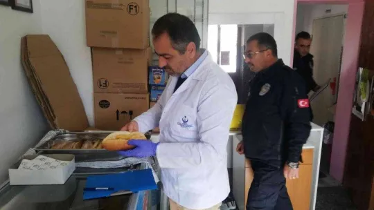 Kahramankazan Belediyesi zabıtasın tarafından okul kantinlerinde denetim yapıldı