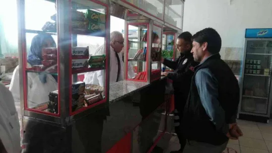 Kahramankazan Belediyesi zabıtasın tarafından okul kantinlerinde denetim yapıldı