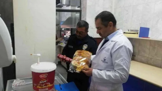 Kahramankazan Belediyesi zabıtasın tarafından okul kantinlerinde denetim yapıldı