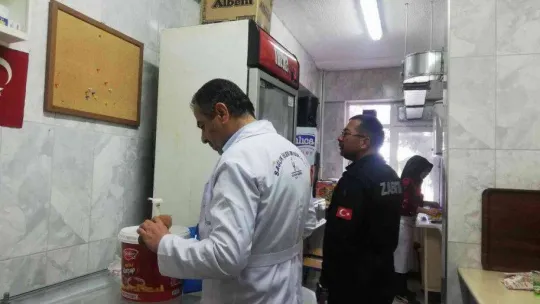 Kahramankazan Belediyesi zabıtasın tarafından okul kantinlerinde denetim yapıldı