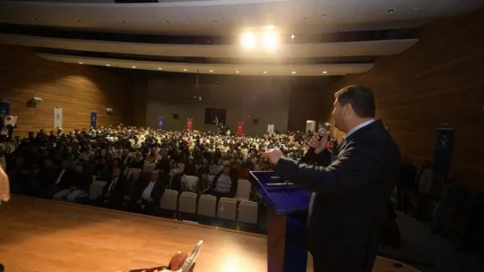 Kahramankazan'da tiyatro oyununa büyük ilgi