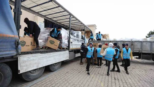 Kahramankazan'dan deprem bölgesine 2 tır dolusu yardım