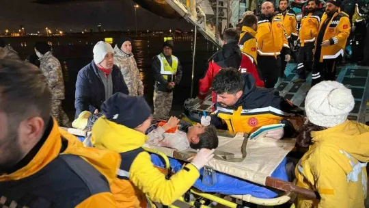 Kahramanmaraş depreminde yaralanan 45 kişi askeri uçaklarla İstanbul'a getirildi