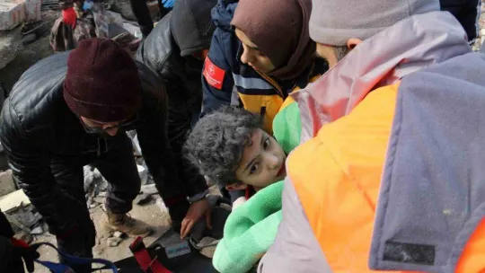 Kahramanmaraş'ta 32 saat sonra gelen mutluluk: Kardeşinin ardından o da kurtarıldı