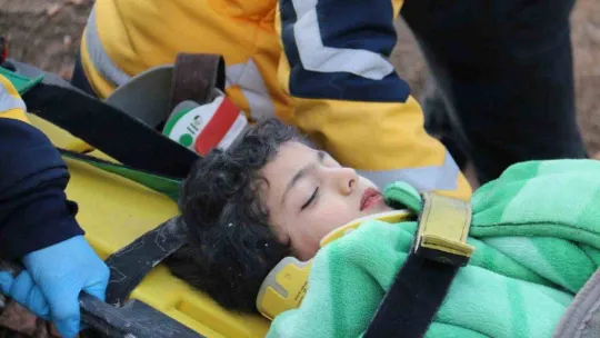 Kahramanmaraş'ta 32 saat sonra gelen mutluluk: Kardeşinin ardından o da kurtarıldı