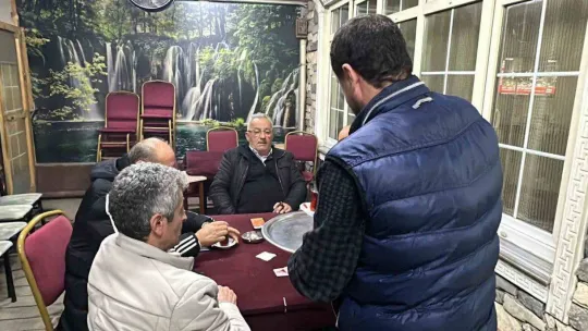 Kahvehanede oyunu yasakladı, gelirini depremzedeler için bağışlayacak